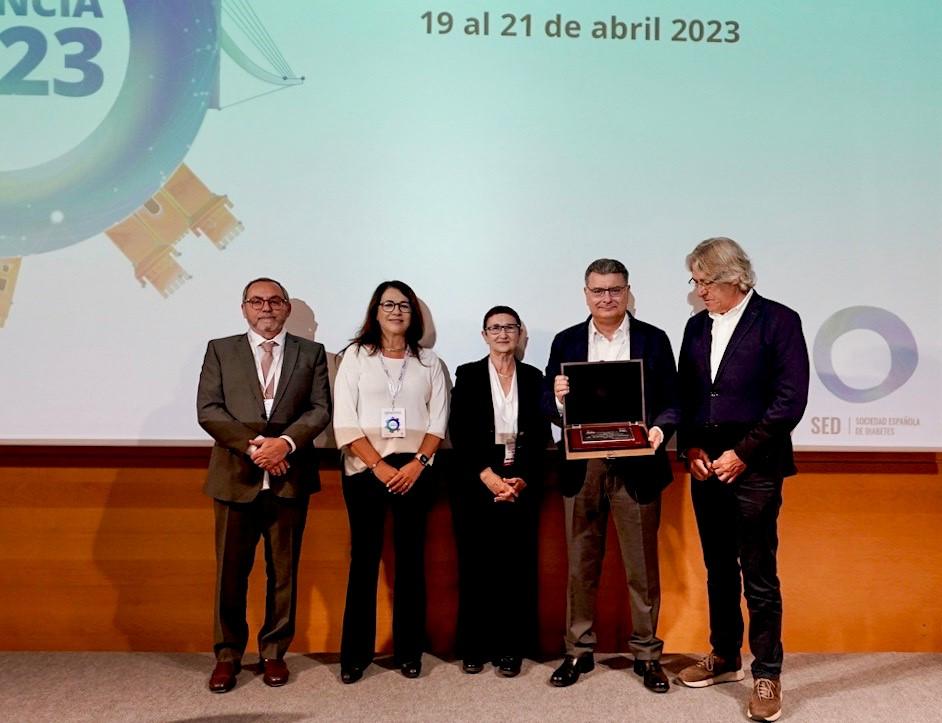 Dr. Rafael Simó rebent el premi de la Societat Espanyola de Diabetis