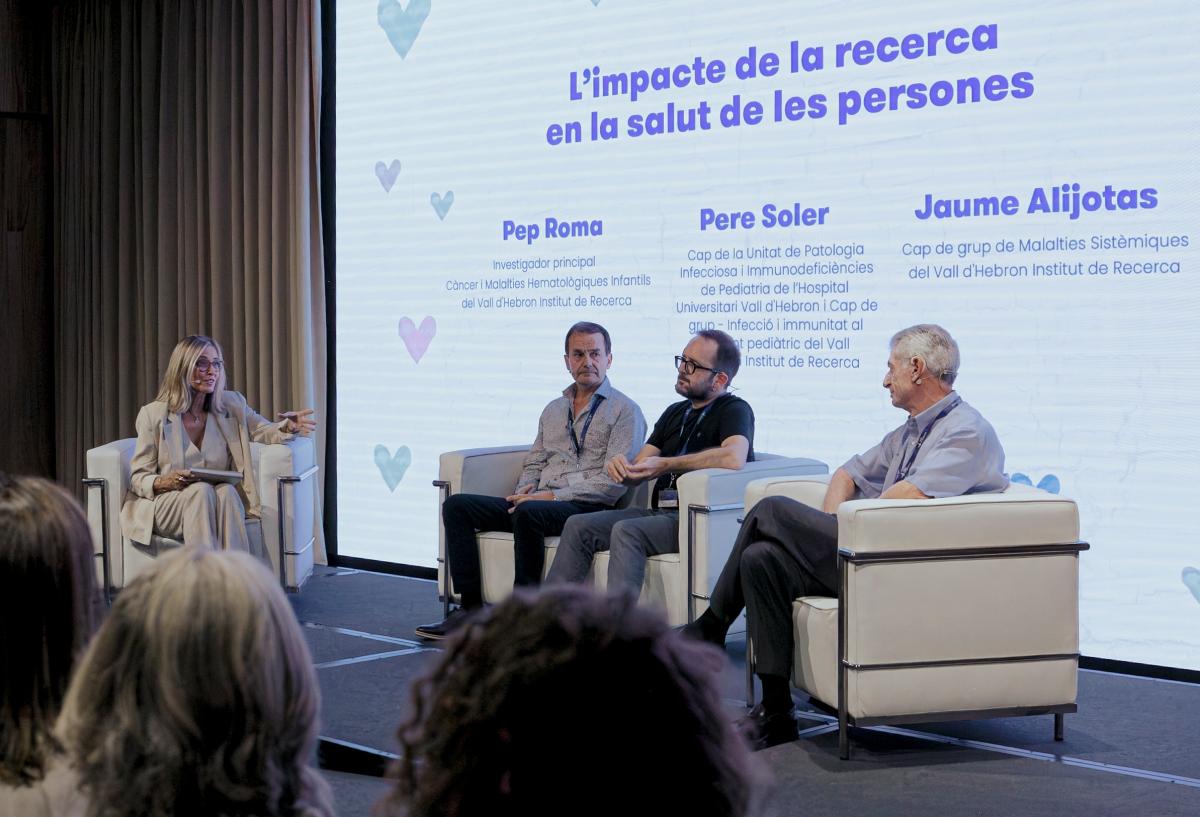 Dr. Josep Roma, Dr. Pere Soler i Dr. Jaume Alijotas amb Elisenda Camps