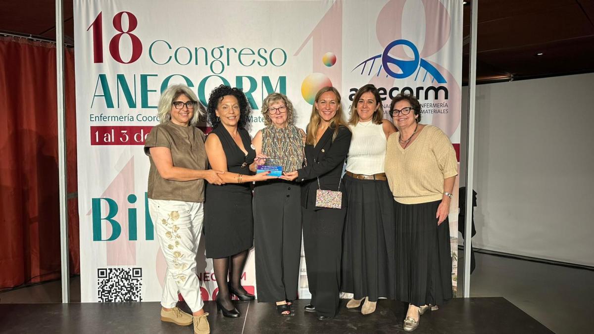 L'equip d'infermeres amb el guardó