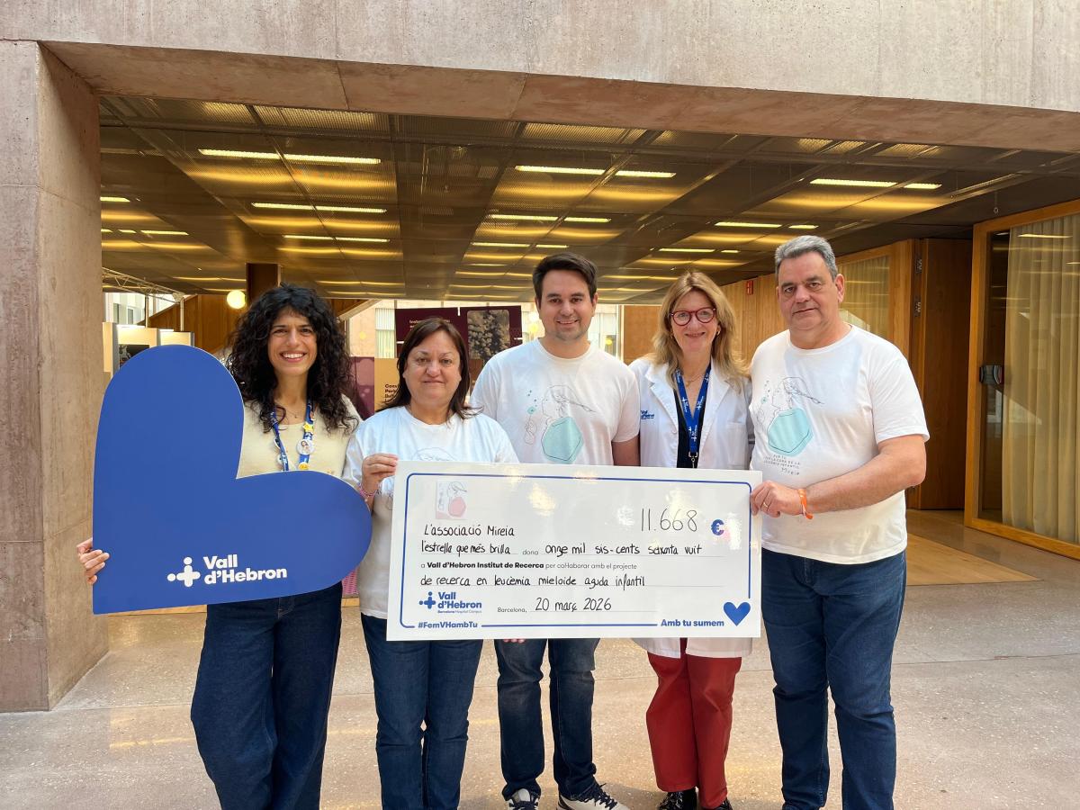 Entrega del xec de la fundació Mireia l'estrella que més brilla