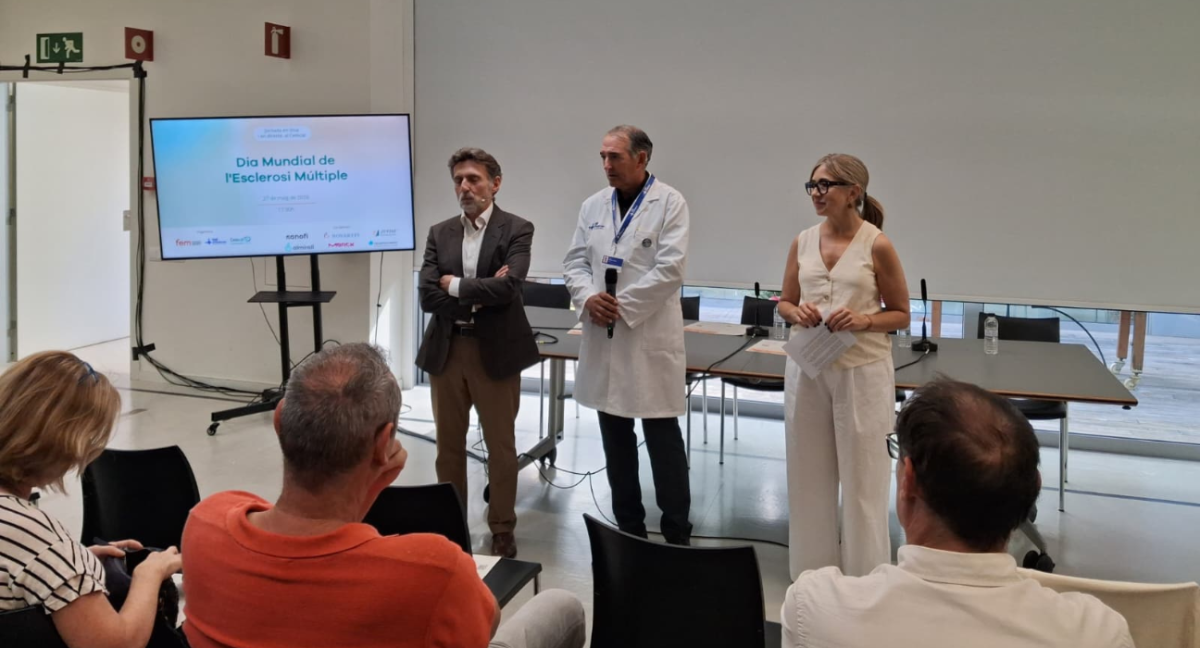 Dr. Salazar a l'esdeveniment d'esclerosi múltiple del Cemcat