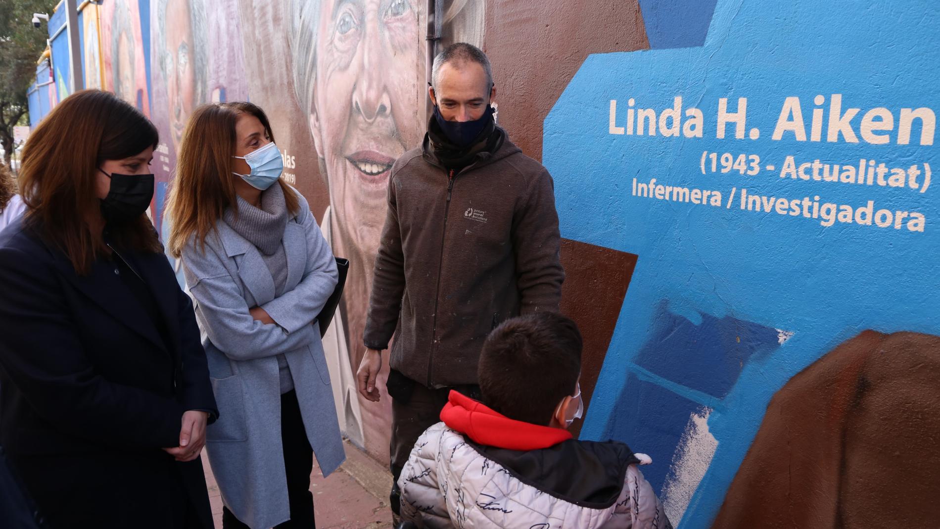 Mural pioneres Vall d'Hebron consellera Geis