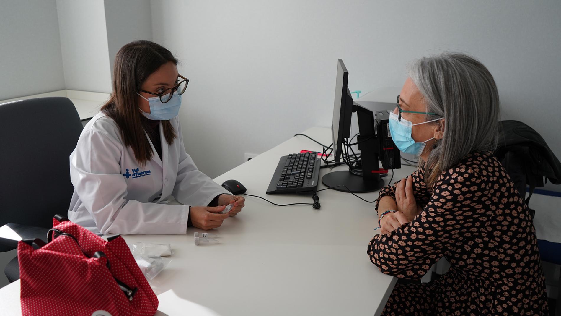 Dra. Alicia Alpuente i pacient