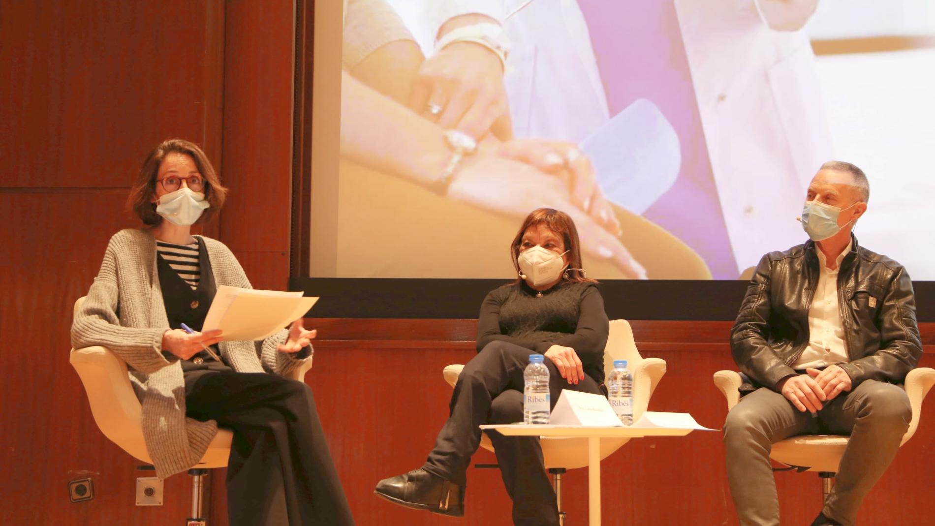 La periodista Lara Bonilla ha moderat l'acte.