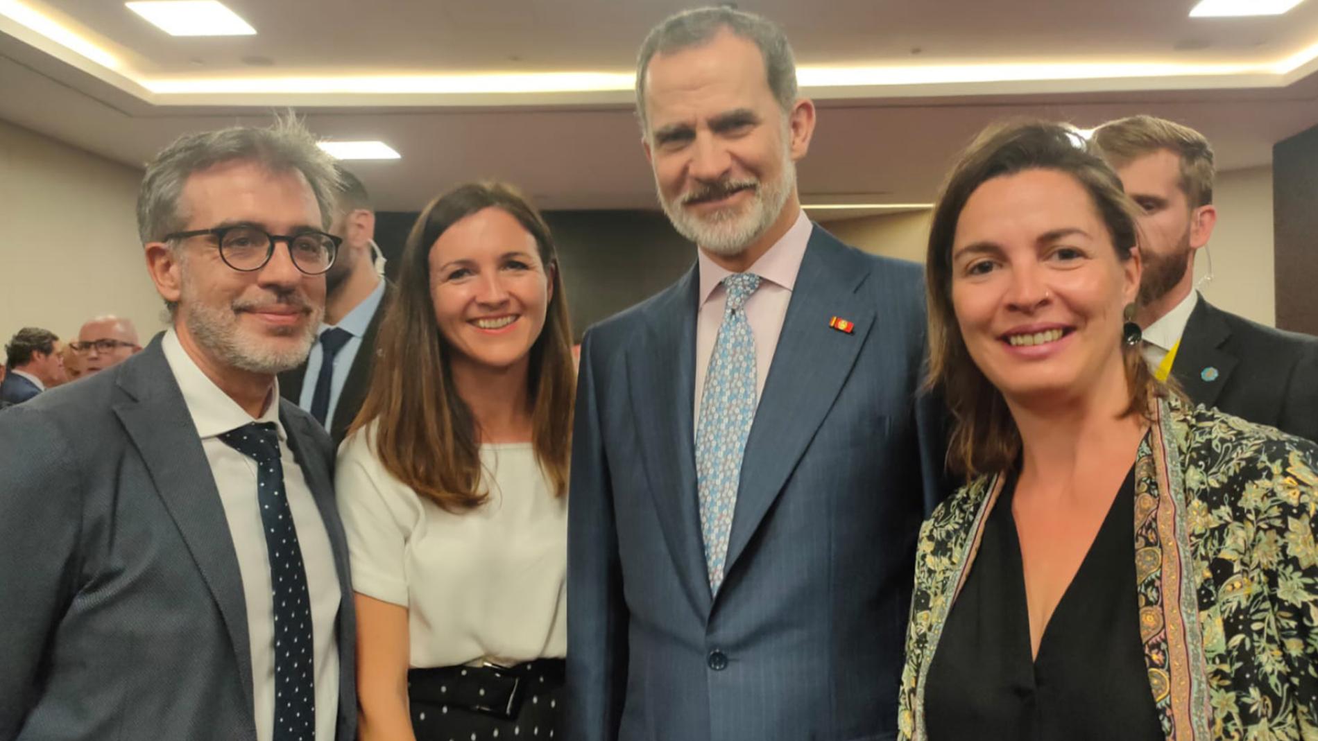 Investigadors de Vall d'Hebron amb el Rei Felip VI