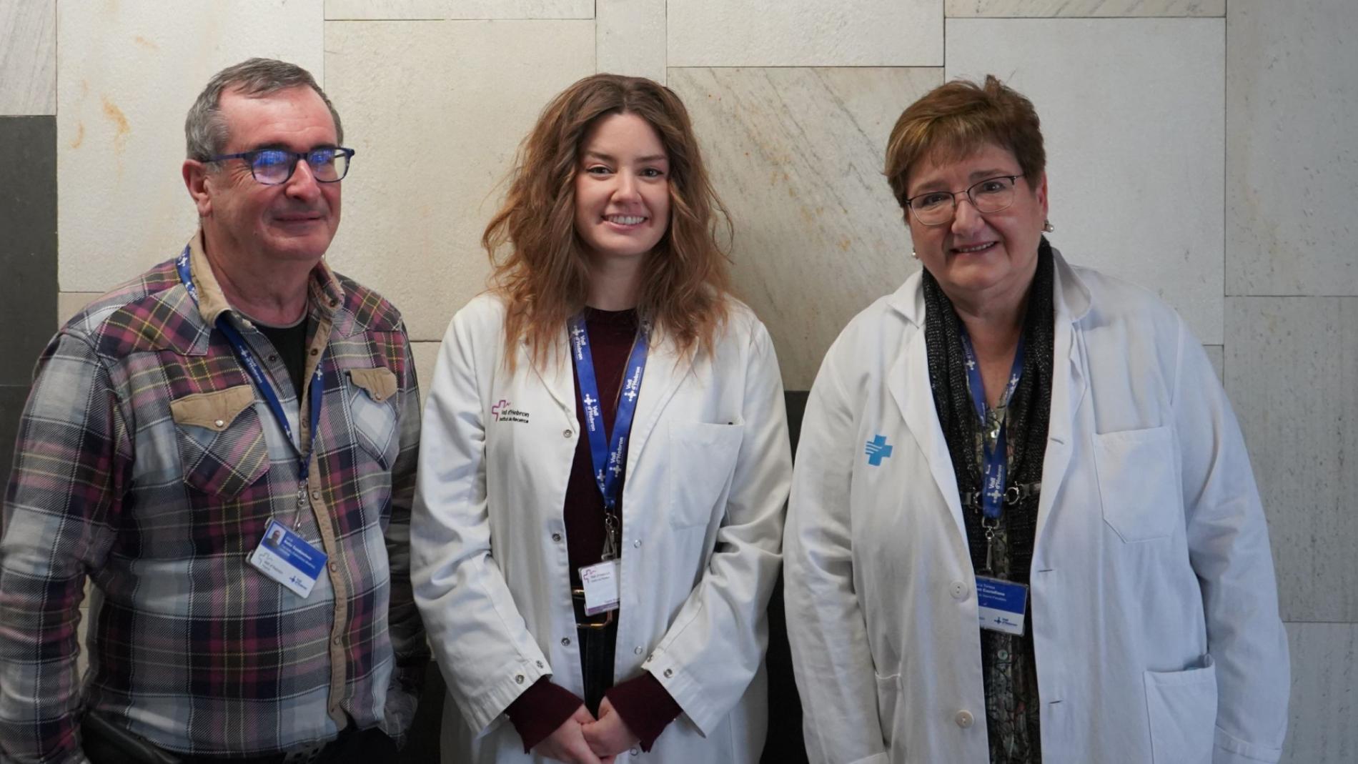 El Dr. Rello, l'estudiant predoctoral Sofia Tejada i la Dra. Pont. 