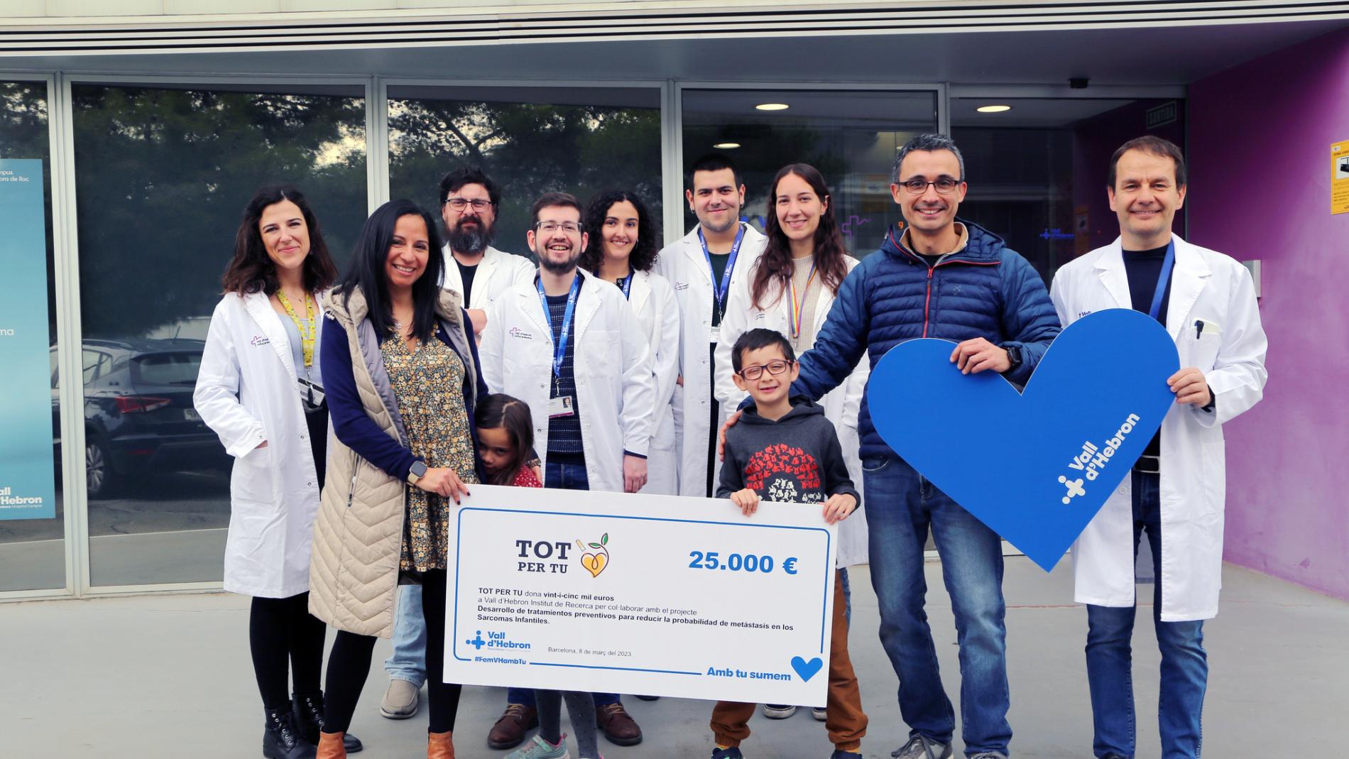 Entrega del xec de Tot Per Tu al grup de Càncer i Malalties Hematològiques Infantils del VHIR.