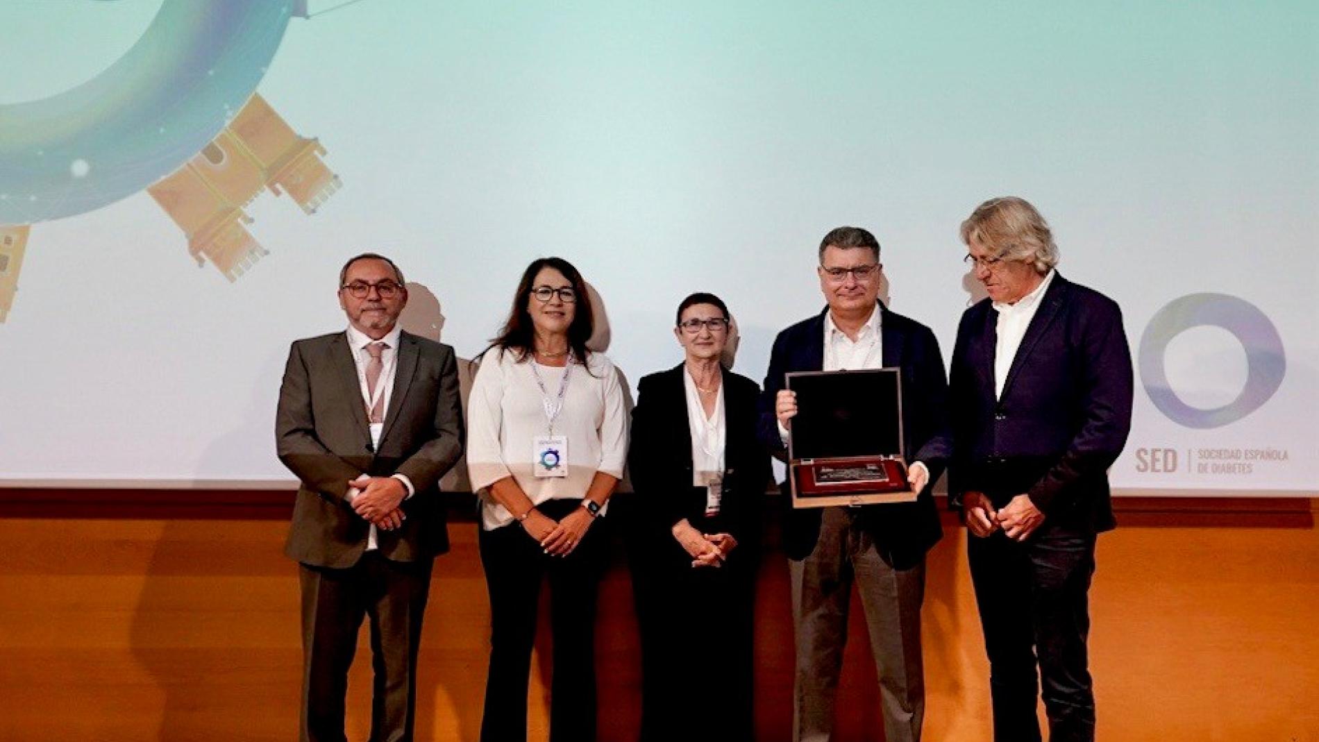 Dr. Rafael Simó rebent el premi de la Societat Espanyola de Diabetis