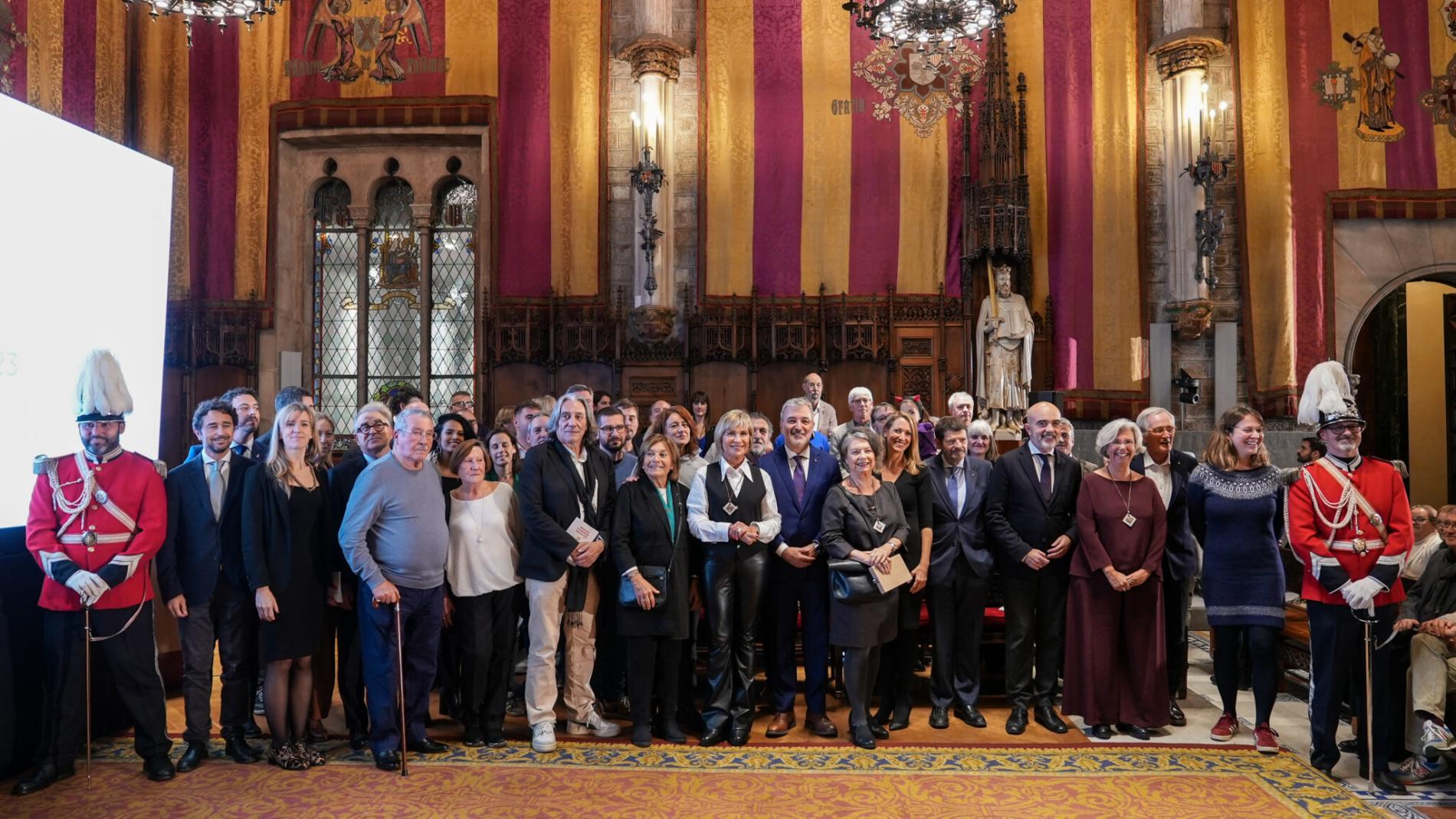 L'alcalde de Barcelona entrega la Medalla d'Honor 2023 a la Dra. Elena Carreras