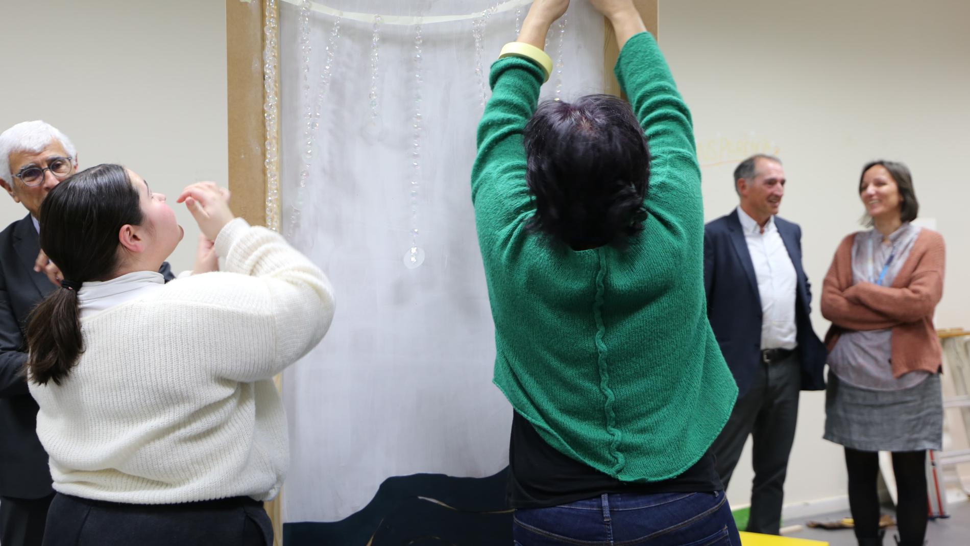 Vall d'Hebron i MNAC exploren potencial de l'art en pacients adolescents