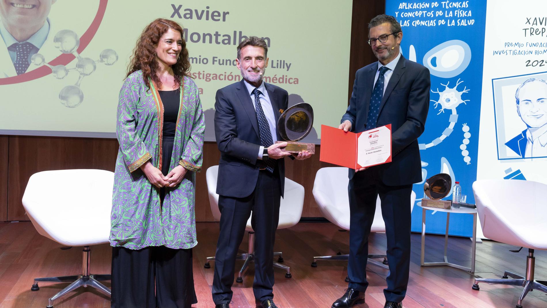 El Dr. Xavier Montalban rep el Premi Lilly