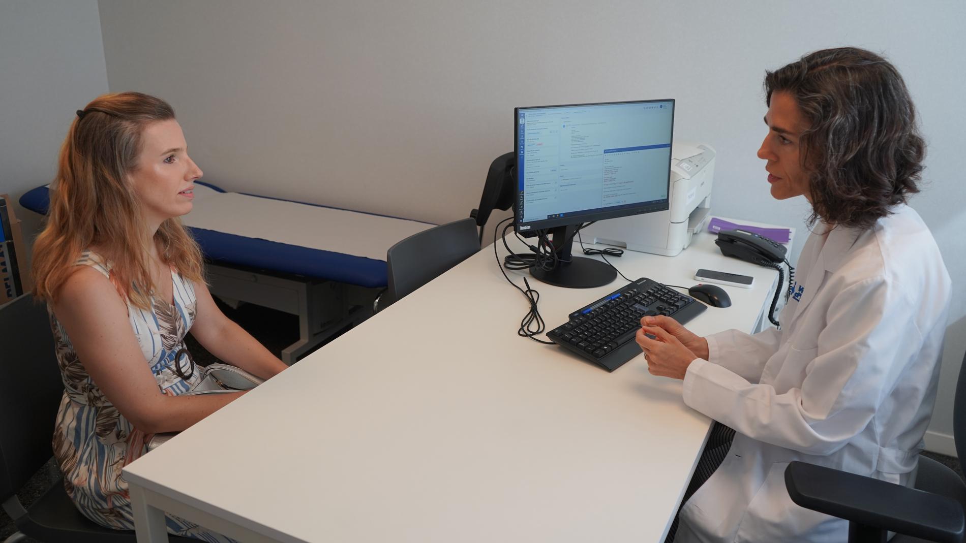 Dra. Patricia Pozo-Rosich i pacient