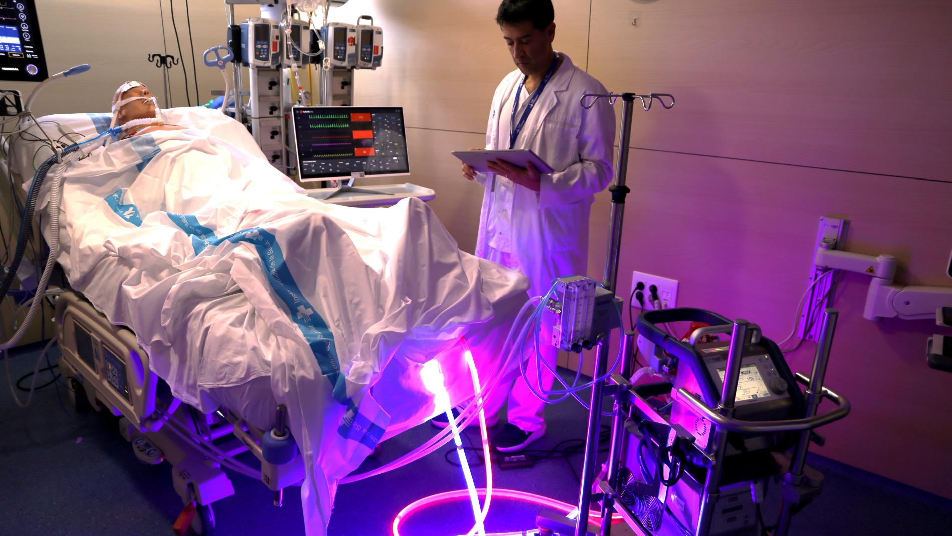 Dr. Jordi Riera amb el simulador Hybrids VITA