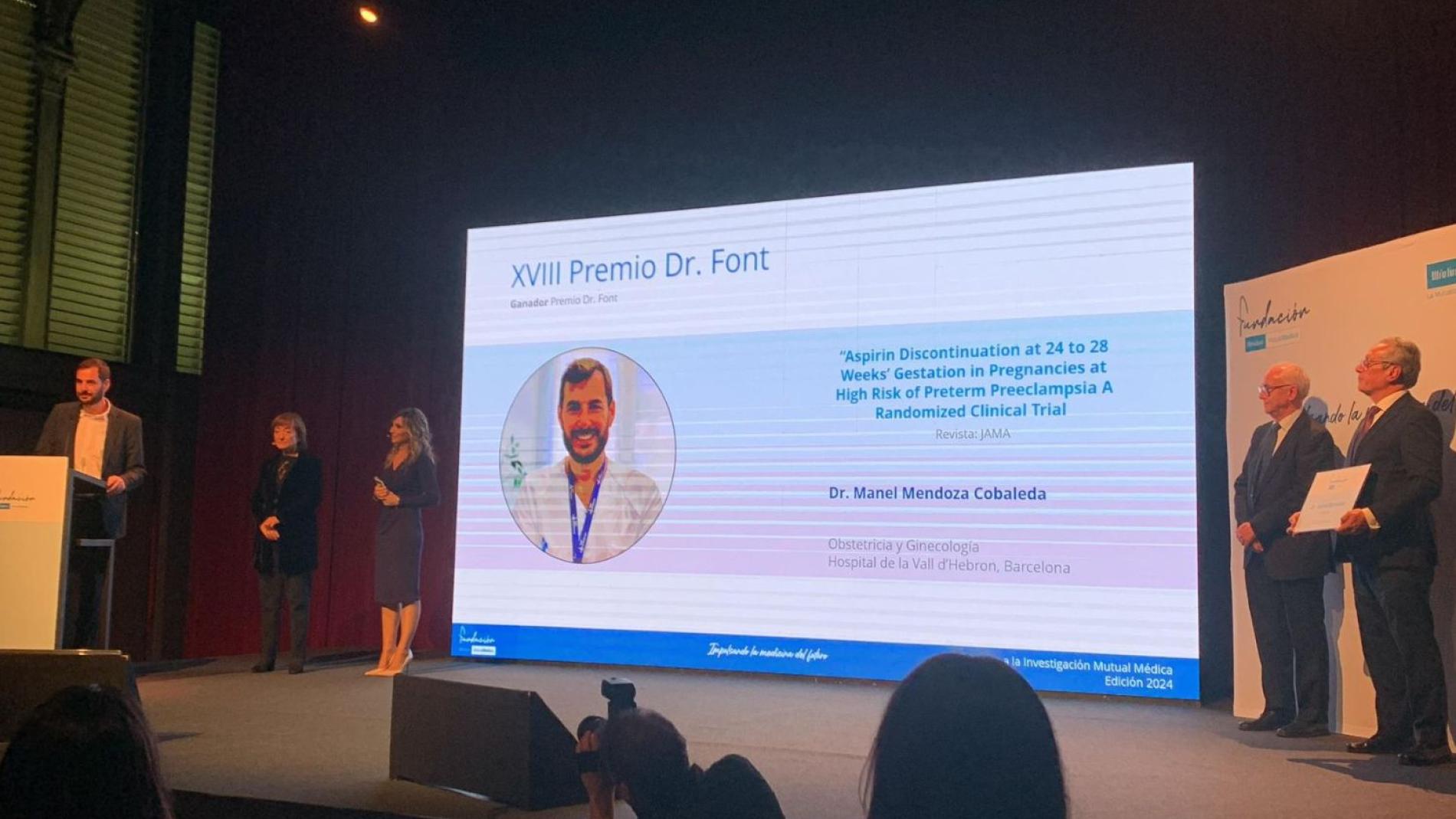 Entrega del premi Dr. Font al Dr. Mendoza