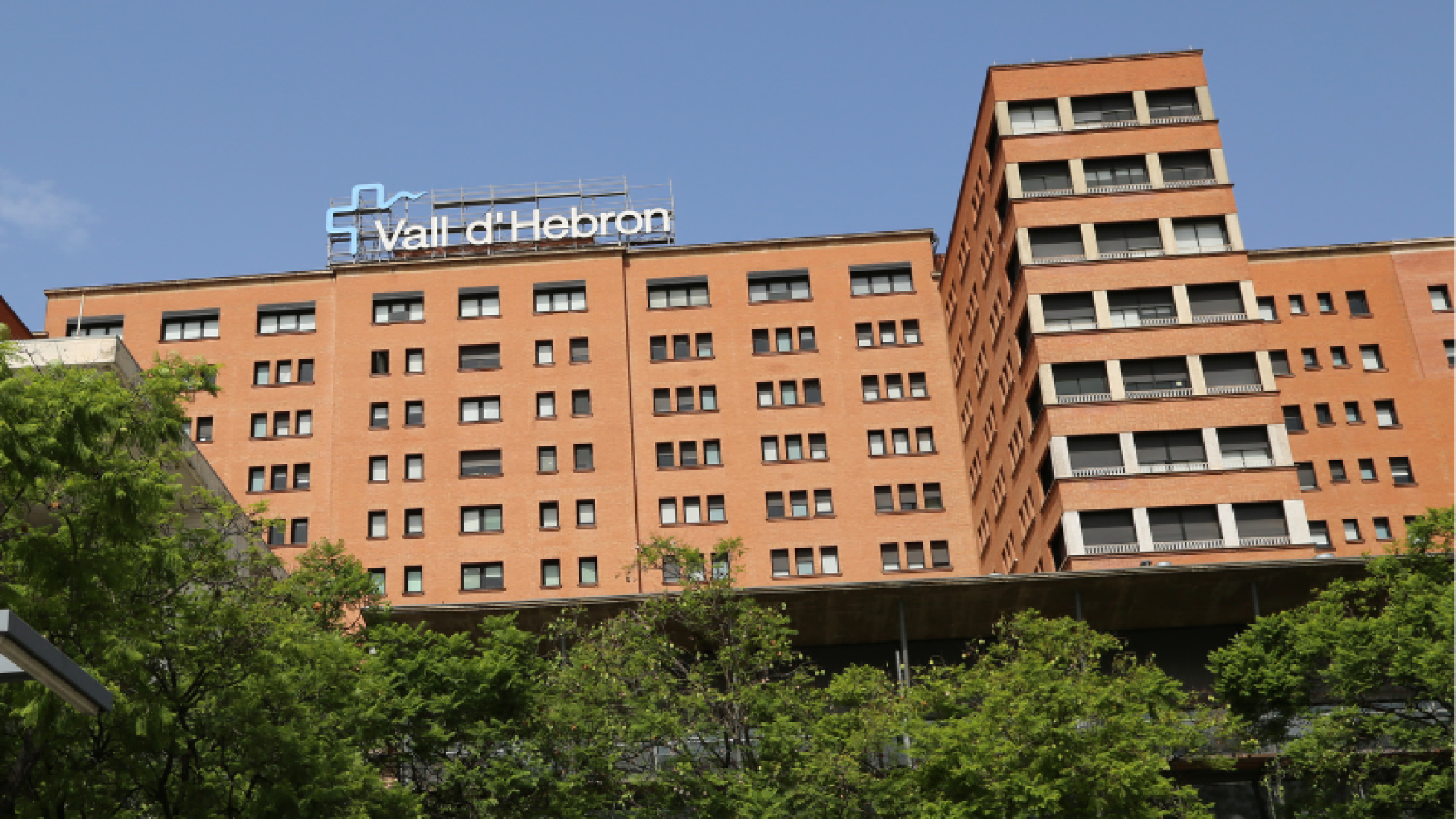 Façana de l'Hospital General de Vall d'Hebron