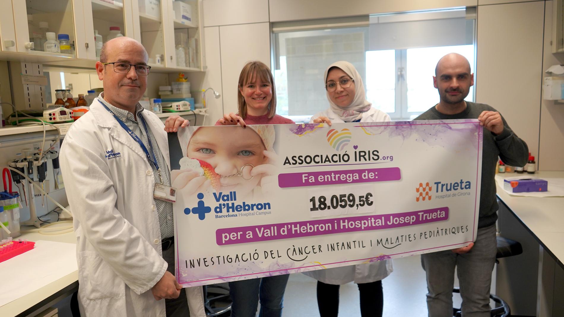 Entrega del xec de l'Associació Iris