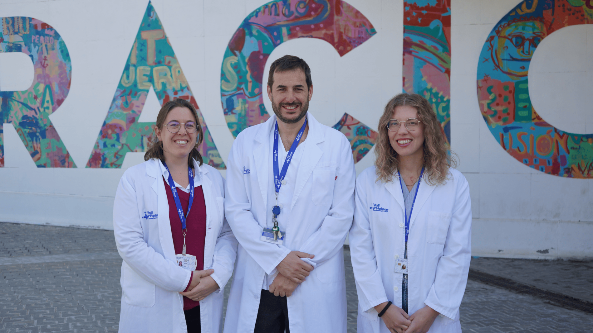 Manel Mendoza amb l'equip que ha treballat en l'estudi