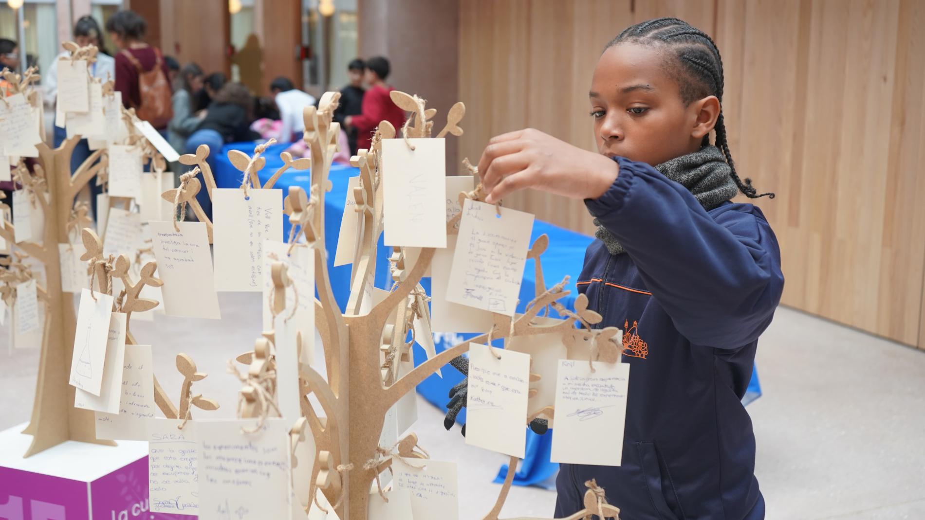 11F Visita laboratoris nen penjant missatge