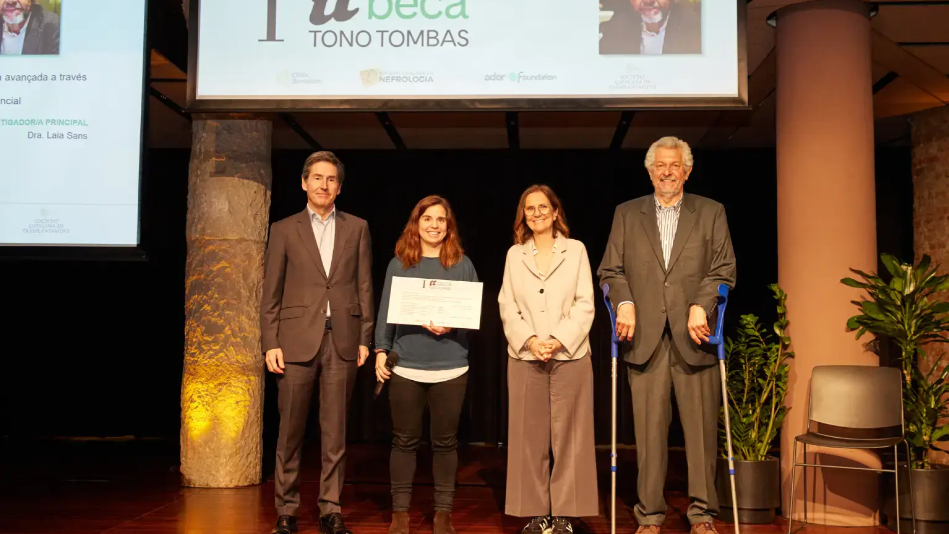 Entrega beca Tono Tombas