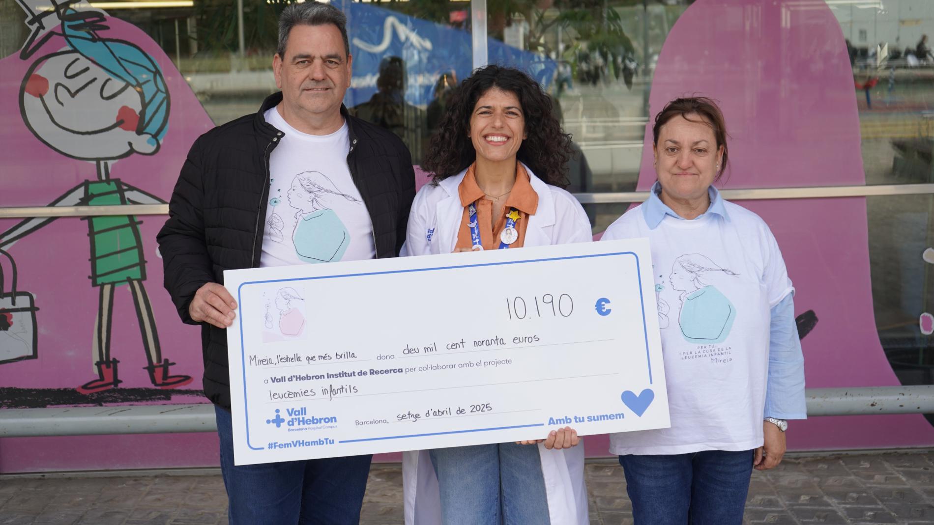 Entrega del xec de 'Mireia, l'estrella que més brilla'