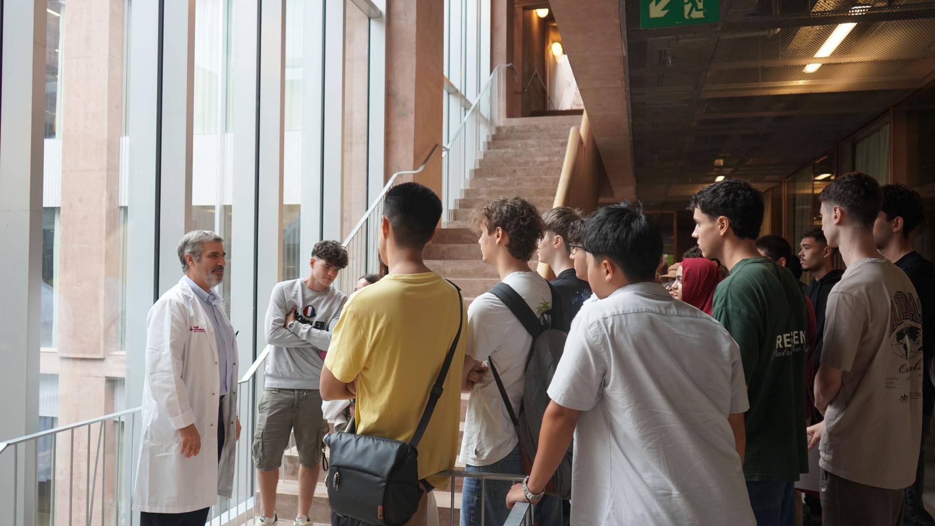 Alumnes de 1r curs del grau en Intel·ligència Artificial i Ciència de Dades de La Salle BCN al VHIR.