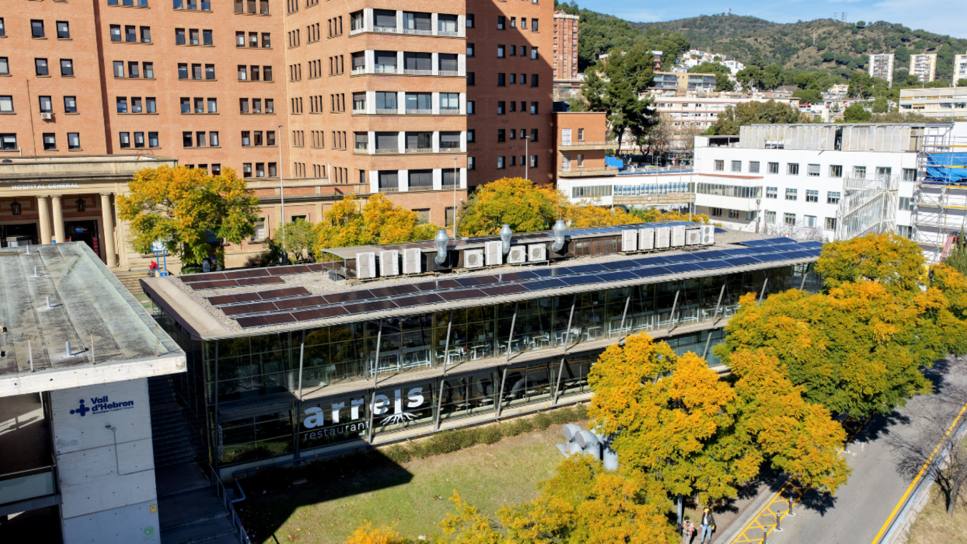 Plaques fotovoltaiques edifici Arrels