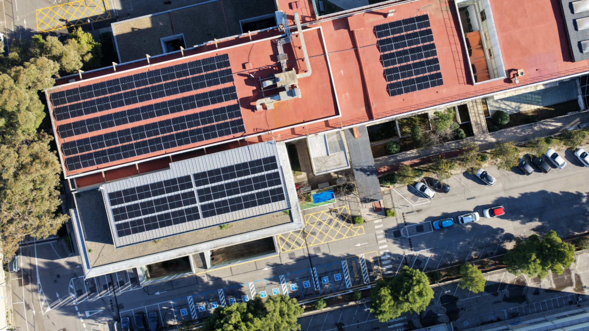 Plaques fotovoltaiques edifici cemcat