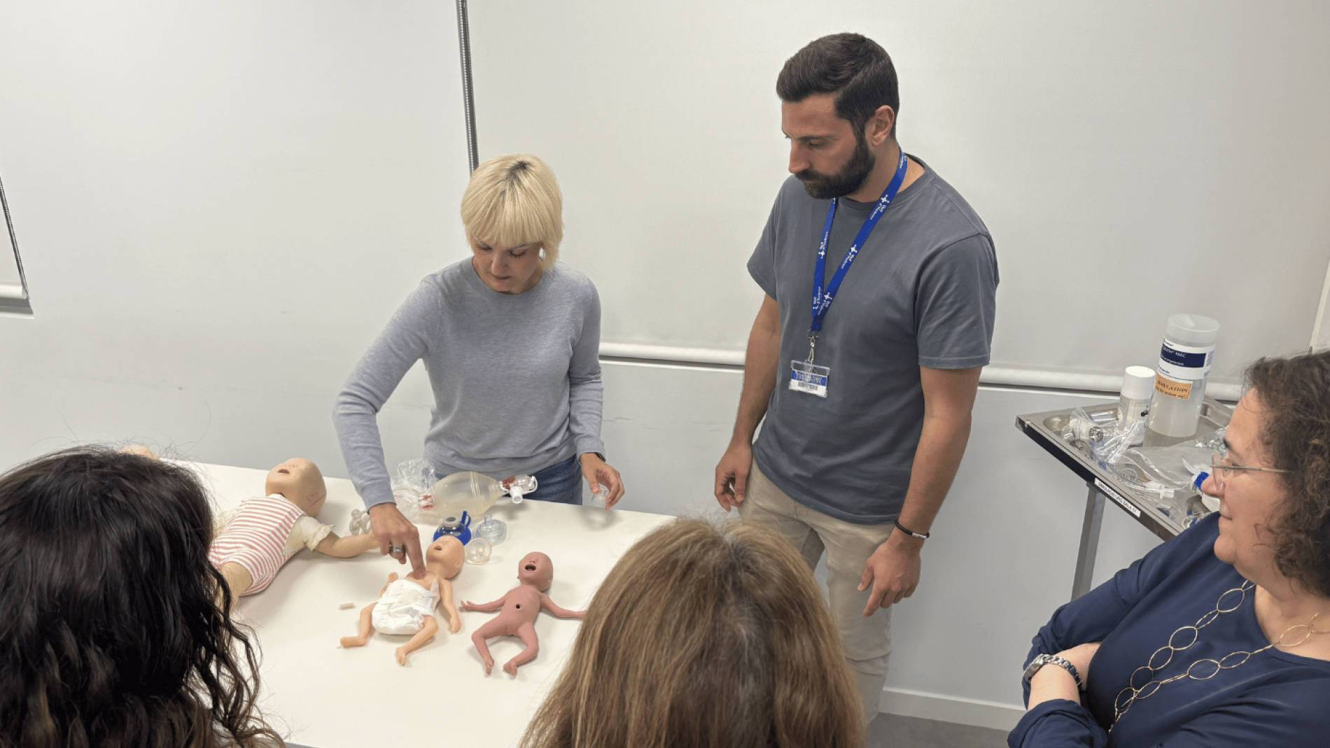 Taller de simuladors de suport vital durant la Setmana de la Simulació