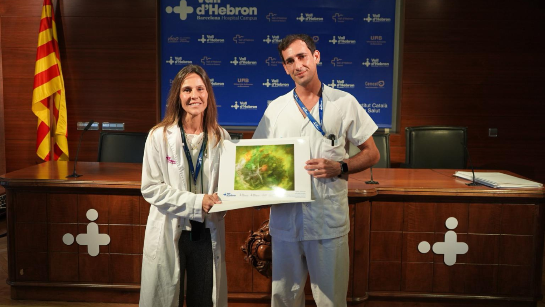 Begoña Benito amb finalista del concurs fotogràfic Vall d'Hebron 2025