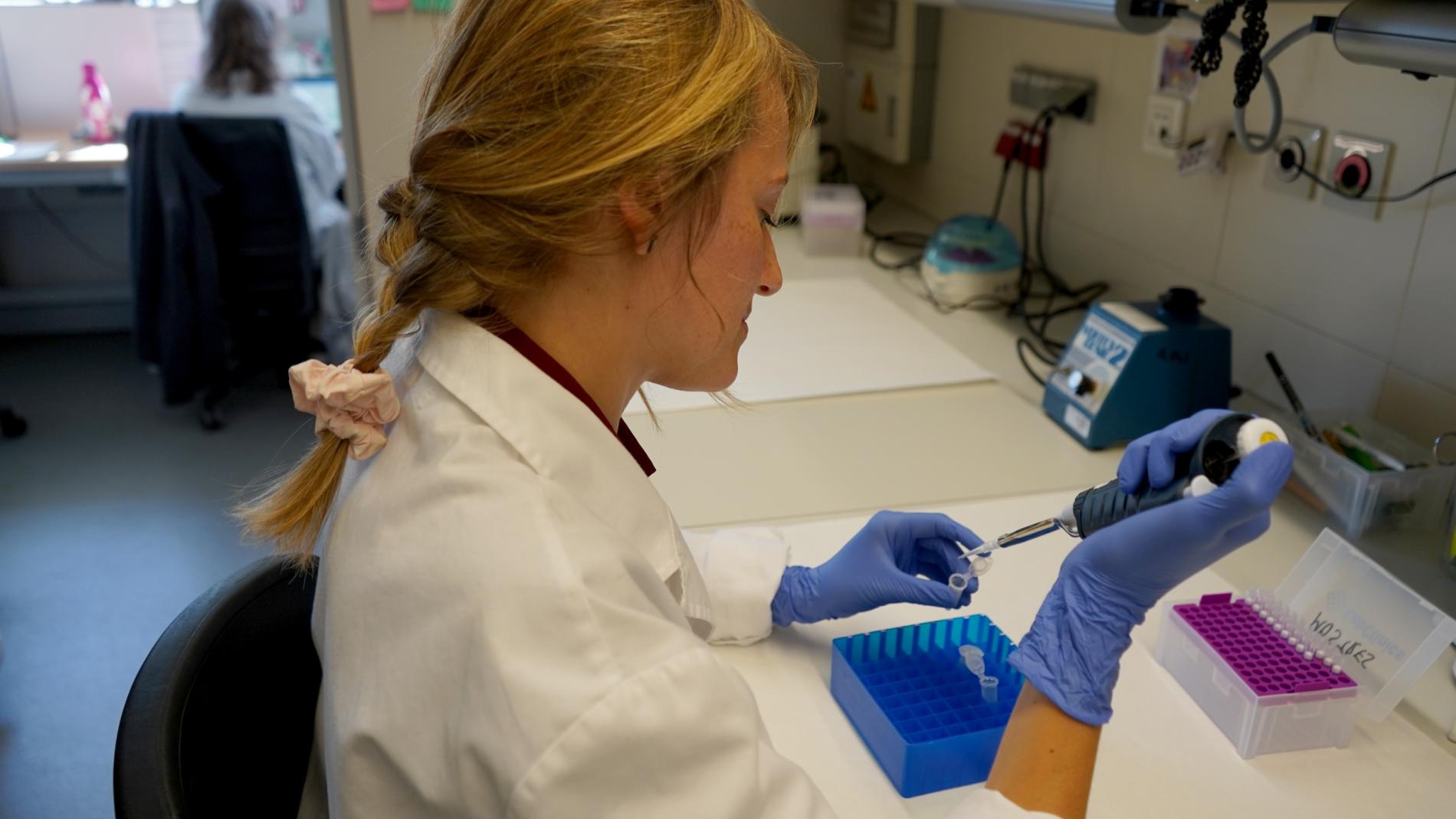 Dra. Valeria Tubita al laboratori