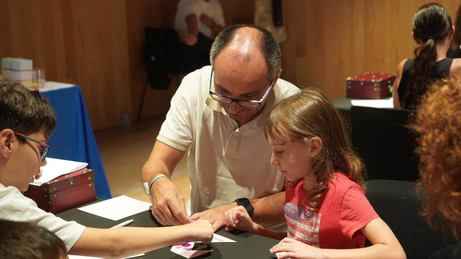 Escape Room 'Missió Resistència. El cas del tumor invencible'